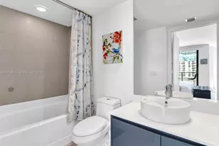 31 SE 6th St, Miami, FL 33131 - Photo 8