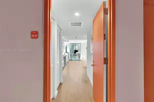 31 SE 6th St, Miami, FL 33131 - Photo 4