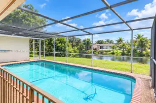 8528 Windsor Dr, Miramar, FL 33025 - Photo 2