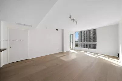 300 S Biscayne Blvd #T-1806, Miami, FL 33131 - Photo 6
