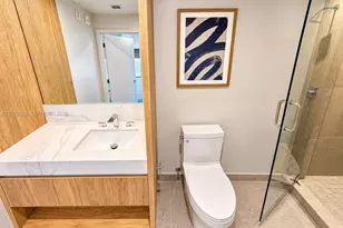 11 NE 6th St, Miami, FL 33132 - Photo 10