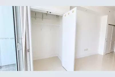 1080 Brickell Ave #2805, Miami, FL 33131 - Photo 6