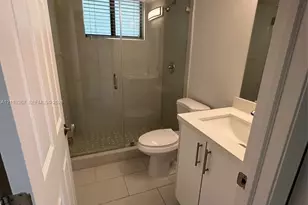 536 SW 7th St, Miami, FL 33130 - Photo 8