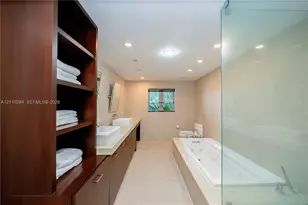 20275 W Oakhaven Cir, Miami, FL 33179 - Photo 32