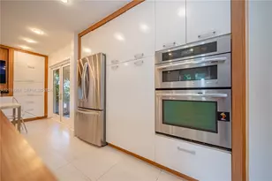 20275 W Oakhaven Cir, Miami, FL 33179 - Photo 6