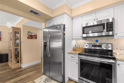 7015 W 2nd Ct, Hialeah, FL 33014 - Photo 6