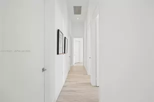 55 SW 9th St, Miami, FL 33130 - Photo 14
