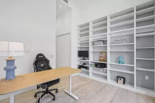55 SW 9th St, Miami, FL 33130 - Photo 32