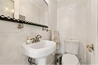 419 SE 3rd St, Hialeah, FL 33010 - Photo 10