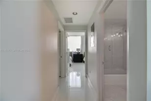 253 NE 2nd St, Miami, FL 33132 - Photo 10