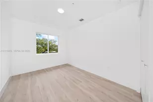 32 NW 14th Ave, Miami, FL 33125 - Photo 18