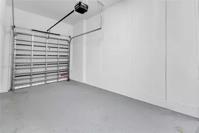 8061 NW 42nd St, Doral, FL 33166 - Photo 28