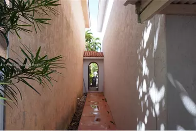 5943 SW 162nd Pl, Miami, FL 33193 - Photo 2