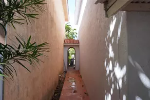 5943 SW 162nd Pl, Miami, FL 33193 - Photo 2