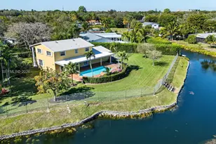 11401 SW 72nd Pl, Pinecrest, FL 33156 - Photo 1