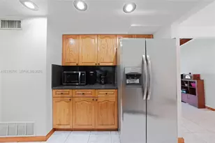 611 NE 177th St, Miami, FL 33162 - Photo 26