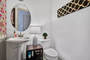 808 NE 191st St, Miami, FL 33179 - Photo 12