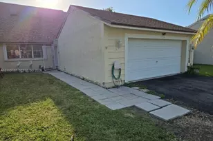 1354 Pelican Ct, Homestead, FL 33035 - Photo 2