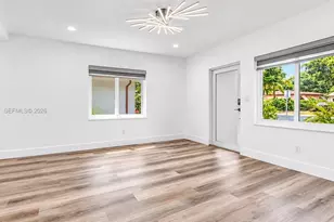 886 NE 134th St, North Miami, FL 33161 - Photo 16