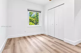 886 NE 134th St, North Miami, FL 33161 - Photo 10