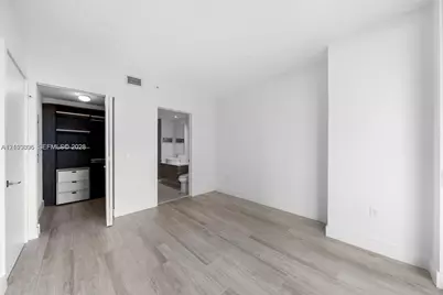 121 NE 34th St #1501, Miami, FL 33137 - Photo 8