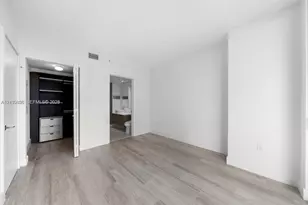 121 NE 34th St, Miami, FL 33137 - Photo 8