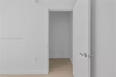 1400 Biscayne Blvd #1402, Miami, FL 33132 - Photo 6