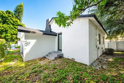 854 NW 76th St, Miami, FL 33150 - Photo 18