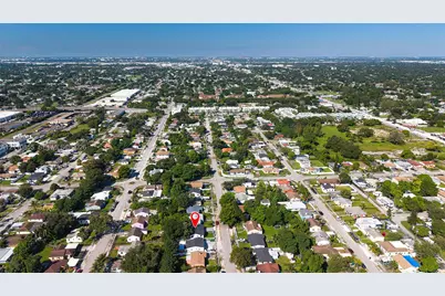 854 NW 76th St, Miami, FL 33150 - Photo 28