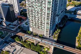 68 SE 6th St, Miami, FL 33131 - Photo 40