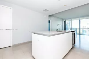 68 SE 6th St, Miami, FL 33131 - Photo 6