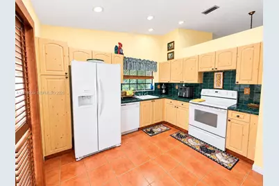 3530 Magellan Cir #618, Aventura, FL 33180 - Photo 6