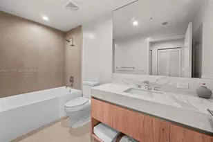 11 NE 6th St, Miami, FL 33132 - Photo 22