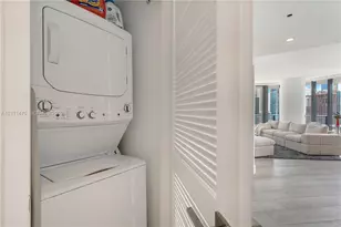 121 NE 34th St, Miami, FL 33137 - Photo 10