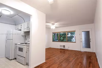 13450 SW 3rd St #310D, Pembroke Pines, FL 33027 - Photo 4