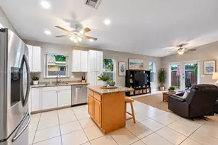 1042 NE 38th St, Oakland Park, FL 33334 - Photo 2