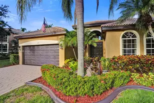 694 SW 159th Ln, Pembroke Pines, FL 33027 - Photo 4