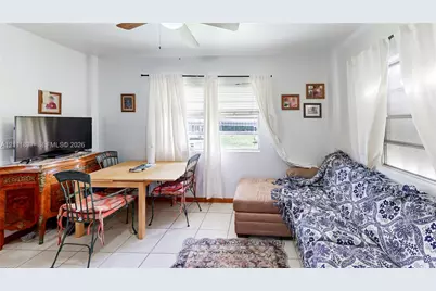 1560 NE 12th St, Homestead, FL 33033 - Photo 10