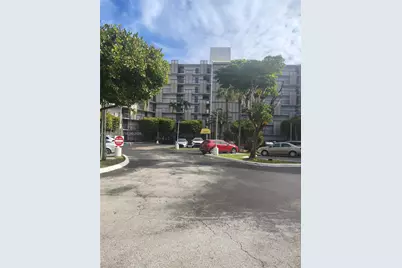 20400 W Country Club Dr #303, Aventura, FL 33180 - Photo 2