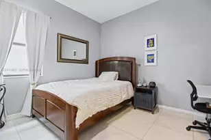 1034 SW 113th Ave, Pembroke Pines, FL 33025 - Photo 18