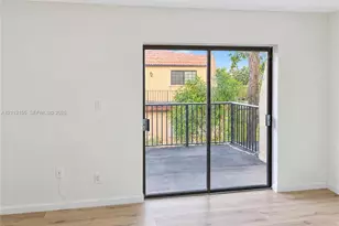 94 Pleasant Hill Ln, Tamarac, FL 33319 - Photo 4