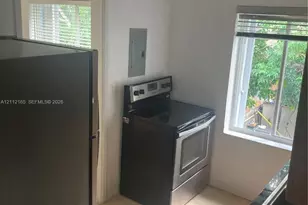 516 SW 10th St, Miami, FL 33130 - Photo 6