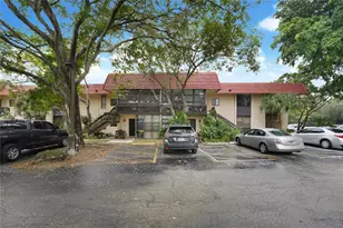 830 NE 199th St, Miami, FL 33179 - Photo 1