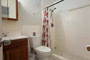 390 NW 49th Ave, Plantation, FL 33317 - Photo 8