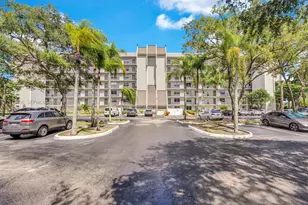 3100 W Rolling Hills Cir, Davie, FL 33328 - Photo 2