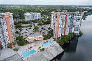 1301 NE Miami Gardens Dr, Miami, FL 33179 - Photo 2