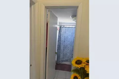 1655 W 44th Pl #435, Hialeah, FL 33012 - Photo 10