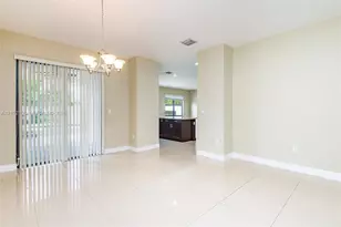 804 NE 191st St, Miami, FL 33179 - Photo 12