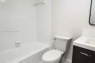 11011 S Lakeview Dr, Pembroke Pines, FL 33026 - Photo 12