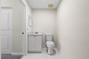 6968 SW 39th St, Davie, FL 33314 - Photo 14